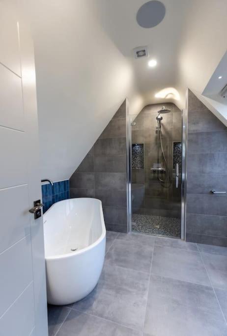 Luxury Town Centre Apartment Cookstown Eksteriør bilde